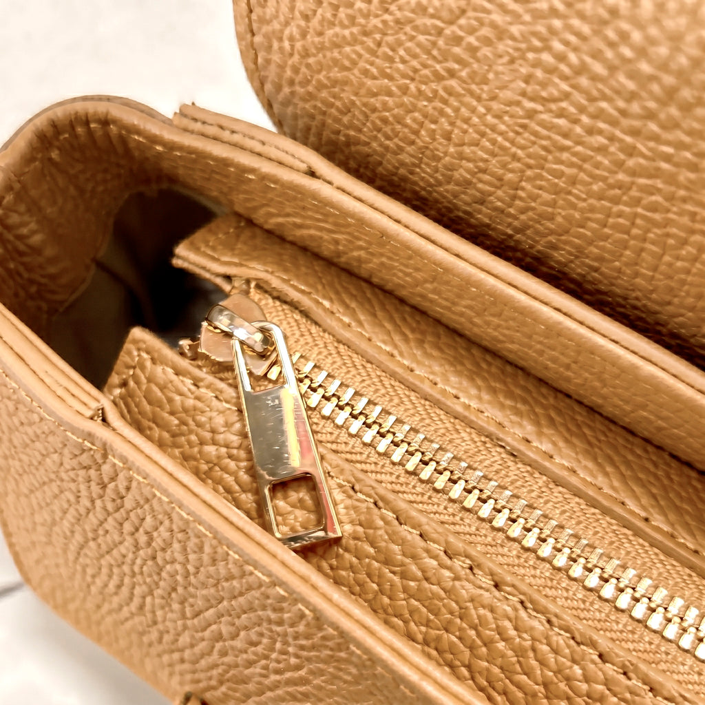 NÚBIA - Bolso trapezoidal de hombro CAMEL