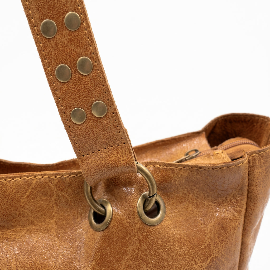 ALTAIR - Bolso shopper con tachuelas CAMEL